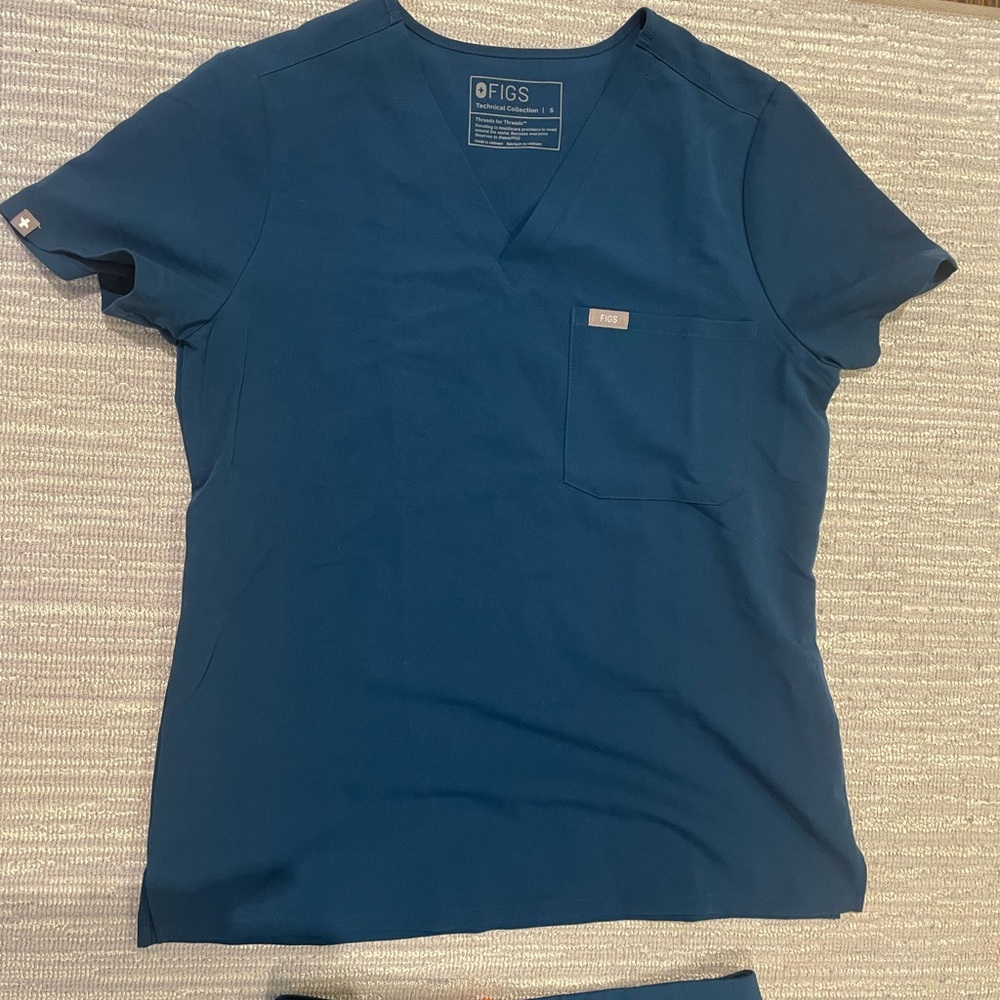 Figs scrub set- Catarina top size small Zamora pants size M - Picture 3 of 4